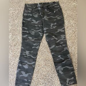 KUT from the Kloth Camo Ankle Jeans - Size 16 NWT